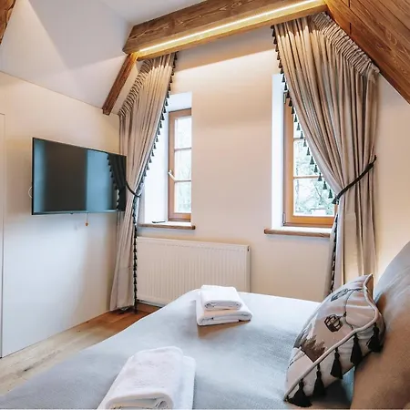 Lucylla Apart & Apartament 16 Apartment